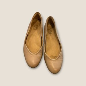 Naturalizer Womens Leather Ballet Flats Nude Tan Round Toe Comfort Shoes size 8